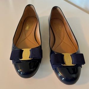 Ferragamo Varina Ballet Flat Oxford Blue Patent 7.5 C